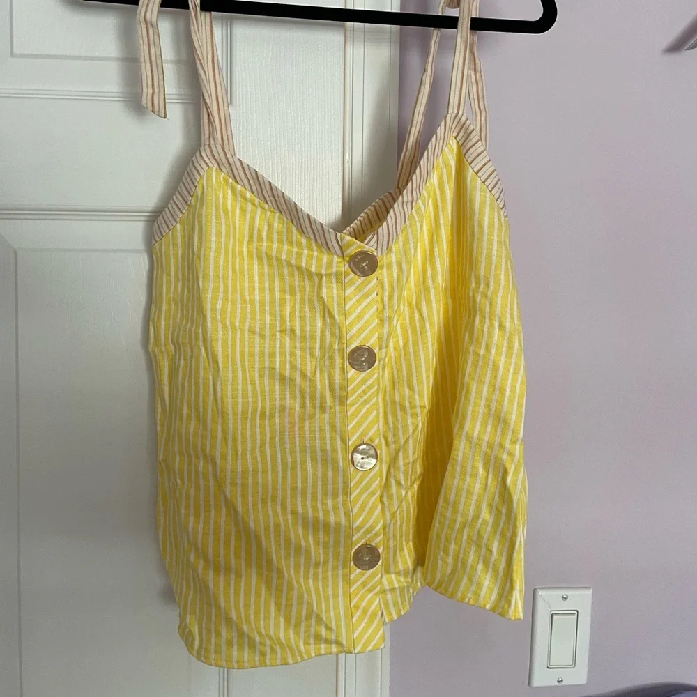 Ted Baker London Women Yellow Sleeveless Button-Down Shirt - Picture 2 of 7